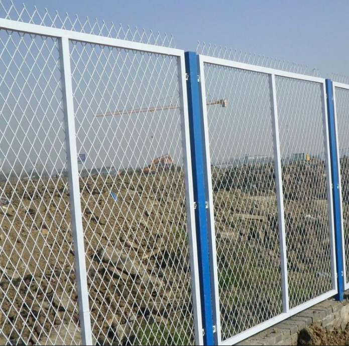 大型工业园钢板网护栏